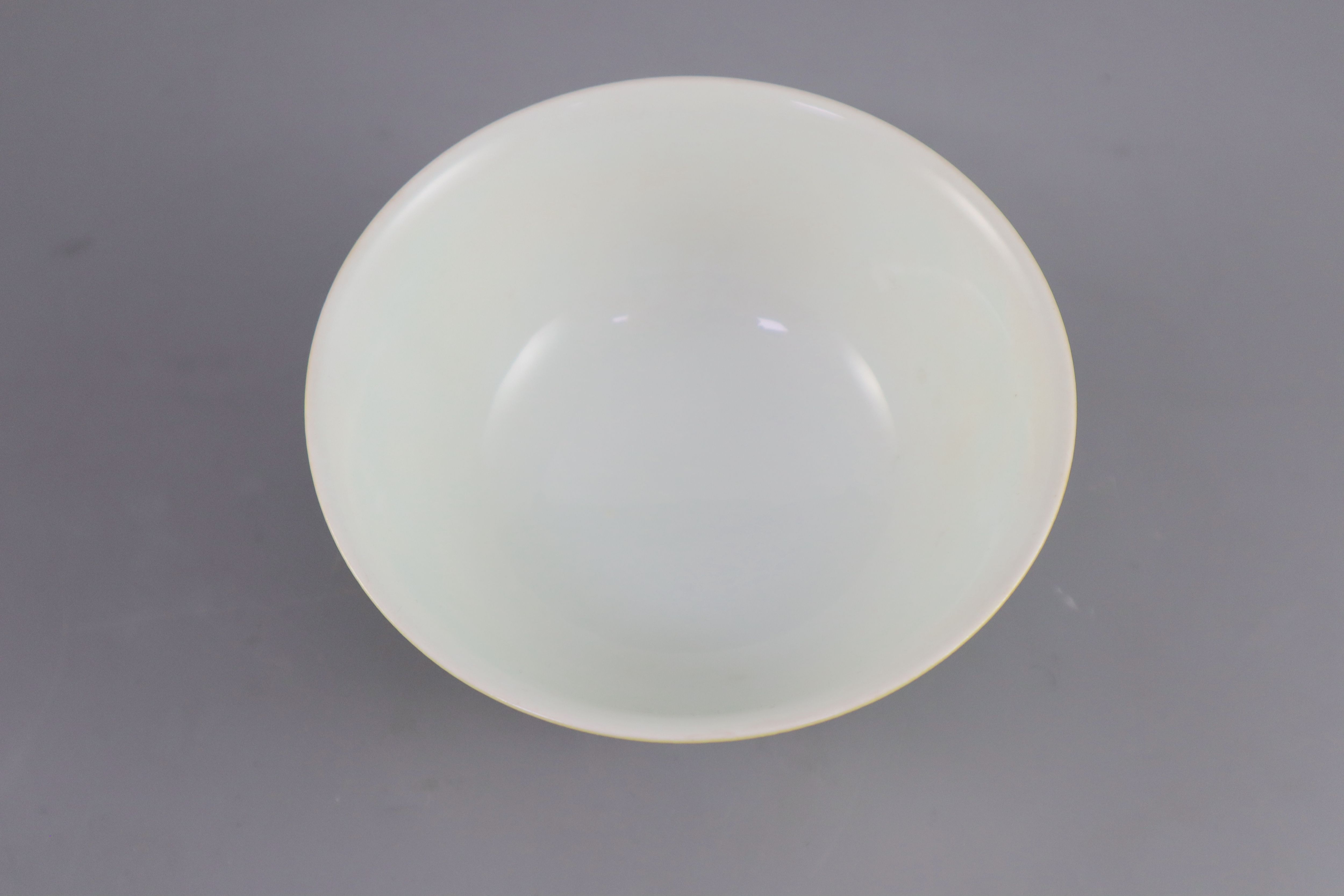 A Chinese green and yellow dragon bowl, Qianlong seal mark and possibly of the period, diameter 12cm